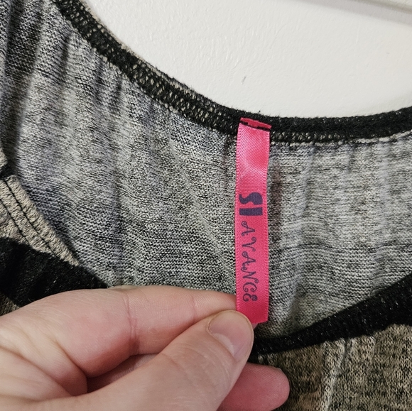 Geometric Patterned Tunic Top! - Picture 2 of 5